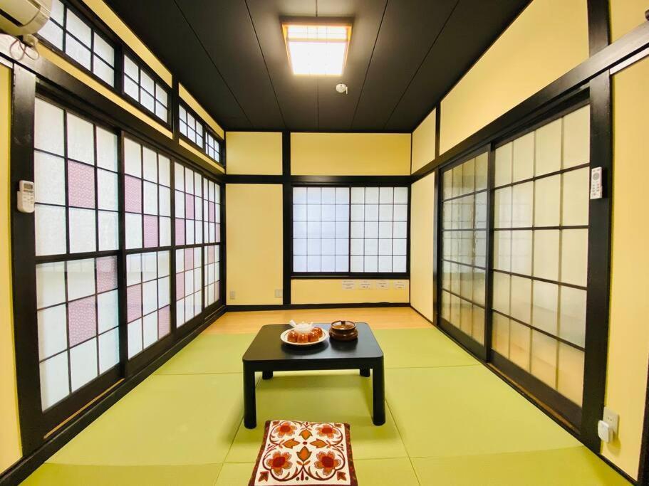 Apartment 【広々一軒家】帰国者歓迎！最大9名!空港直通＆山手線すぐ！ファミリー向け80m2庭付き大福ハウス